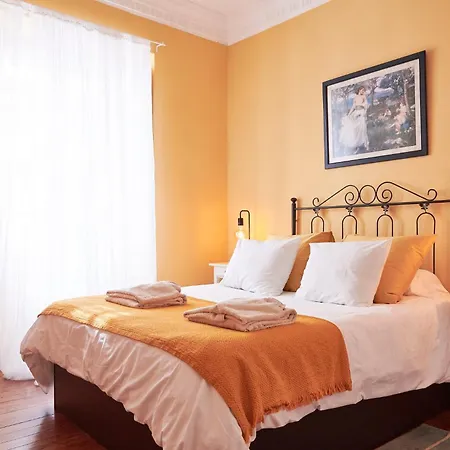 Appartement House With Garden Close To The *